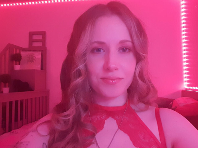 Lenaa te donne rendez vous sur sa cam sexy Xcams pour un plan cul gratuit en liveshow coquin